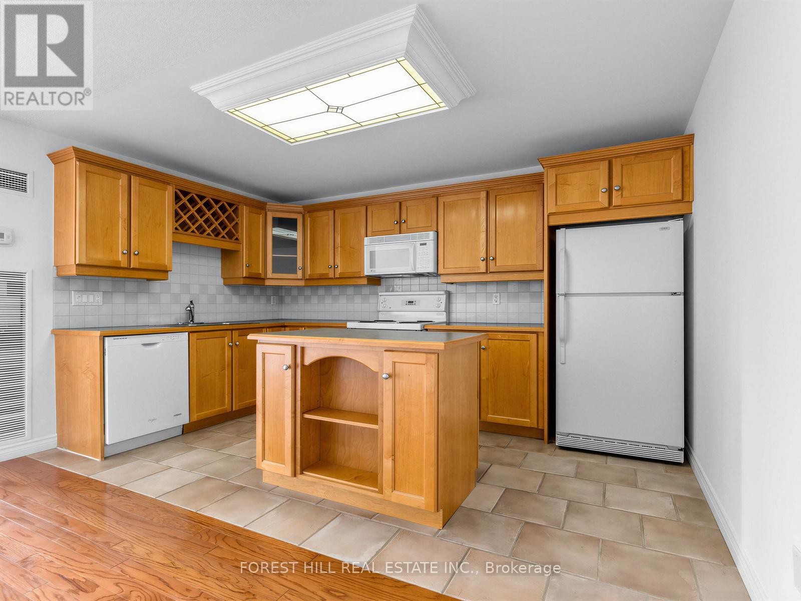 












2313 - 633 BAY STREET

,
Toronto (Bay Street Corridor),




Ontario
M5G2G4

