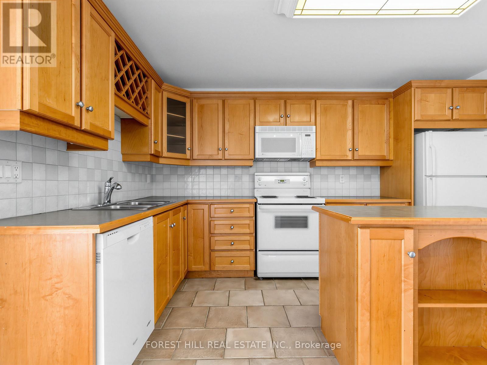 












2313 - 633 BAY STREET

,
Toronto (Bay Street Corridor),




Ontario
M5G2G4

