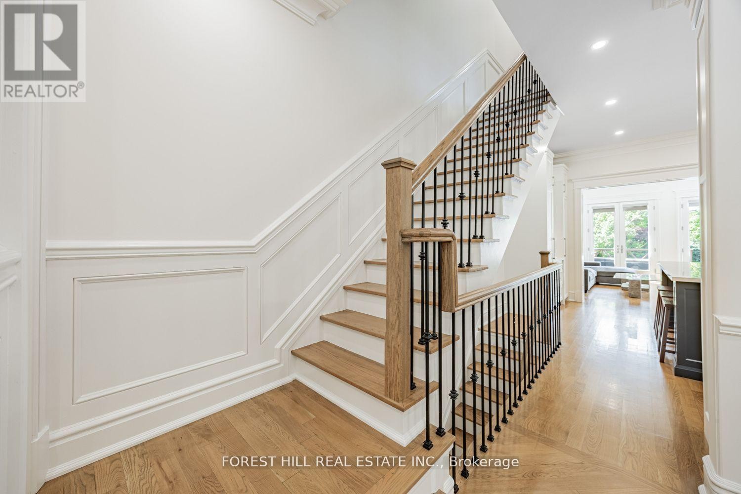 












55 LONSDALE ROAD

,
Toronto (Yonge-St. Clair),




Ontario
M4W1W4

