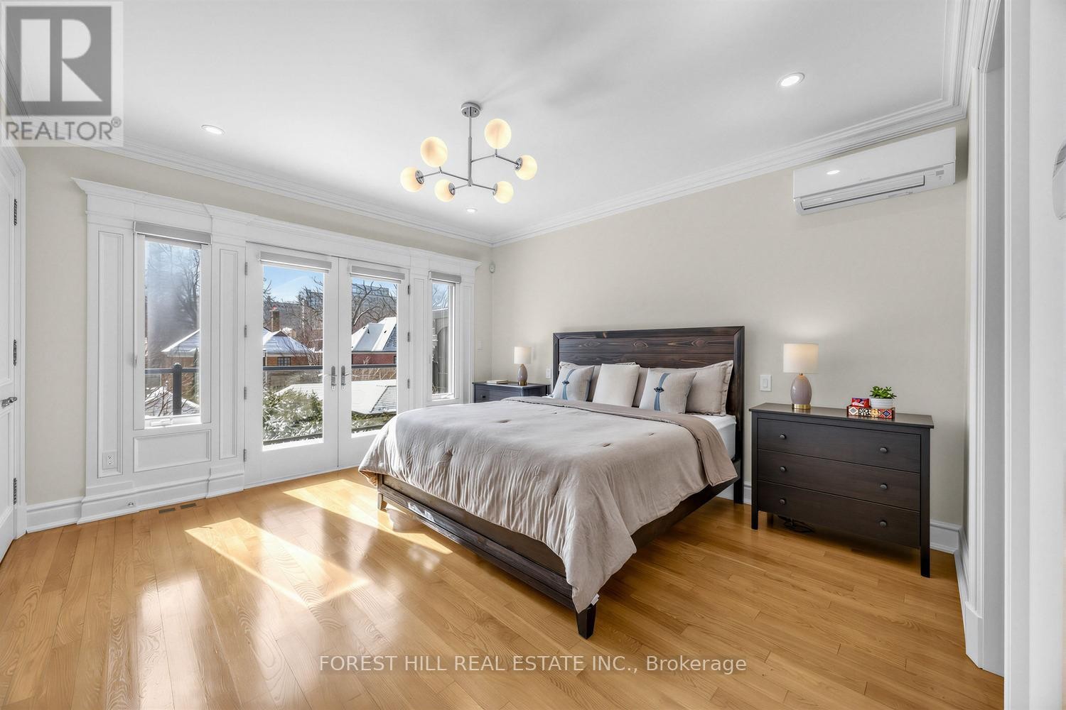 












55 LONSDALE ROAD

,
Toronto (Yonge-St. Clair),




Ontario
M4W1W4

