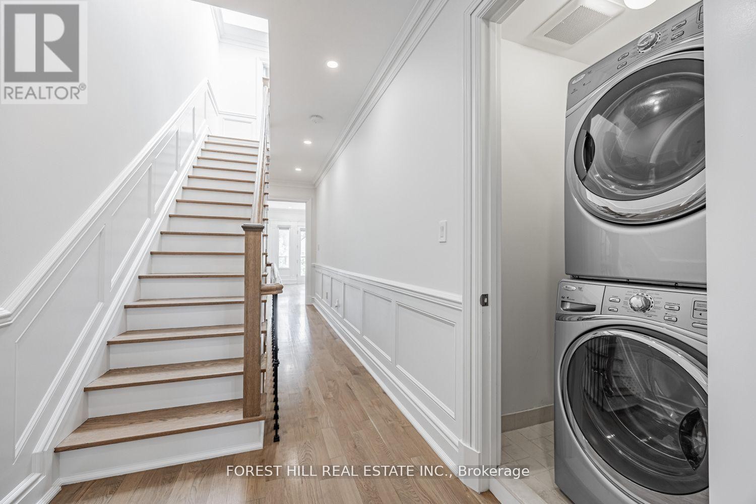 












55 LONSDALE ROAD

,
Toronto (Yonge-St. Clair),




Ontario
M4W1W4


