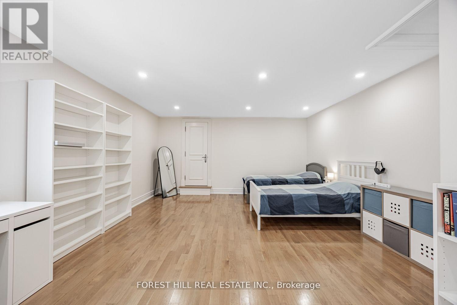 












55 LONSDALE ROAD

,
Toronto (Yonge-St. Clair),




Ontario
M4W1W4

