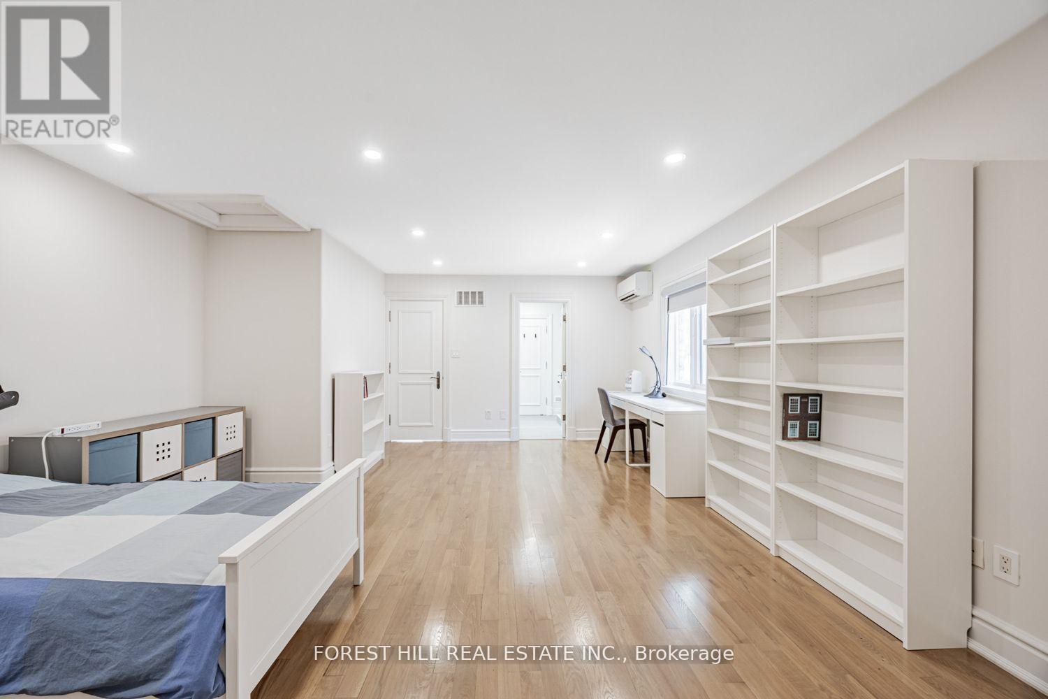 












55 LONSDALE ROAD

,
Toronto (Yonge-St. Clair),




Ontario
M4W1W4

