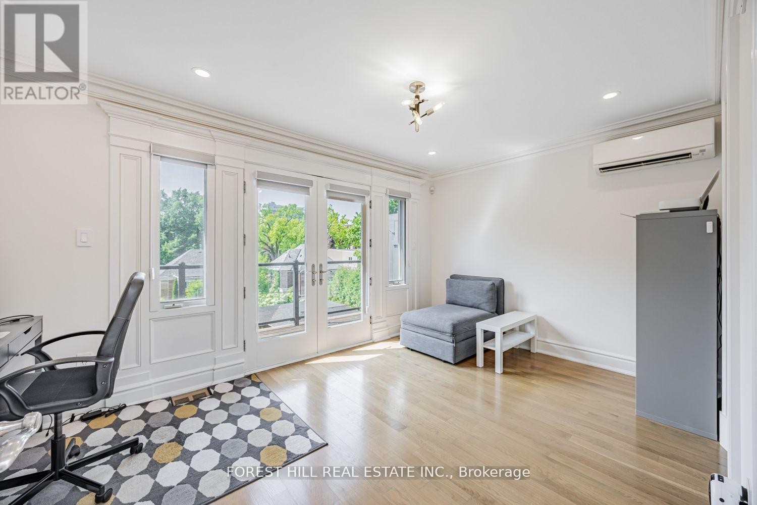 












55 LONSDALE ROAD

,
Toronto (Yonge-St. Clair),




Ontario
M4W1W4

