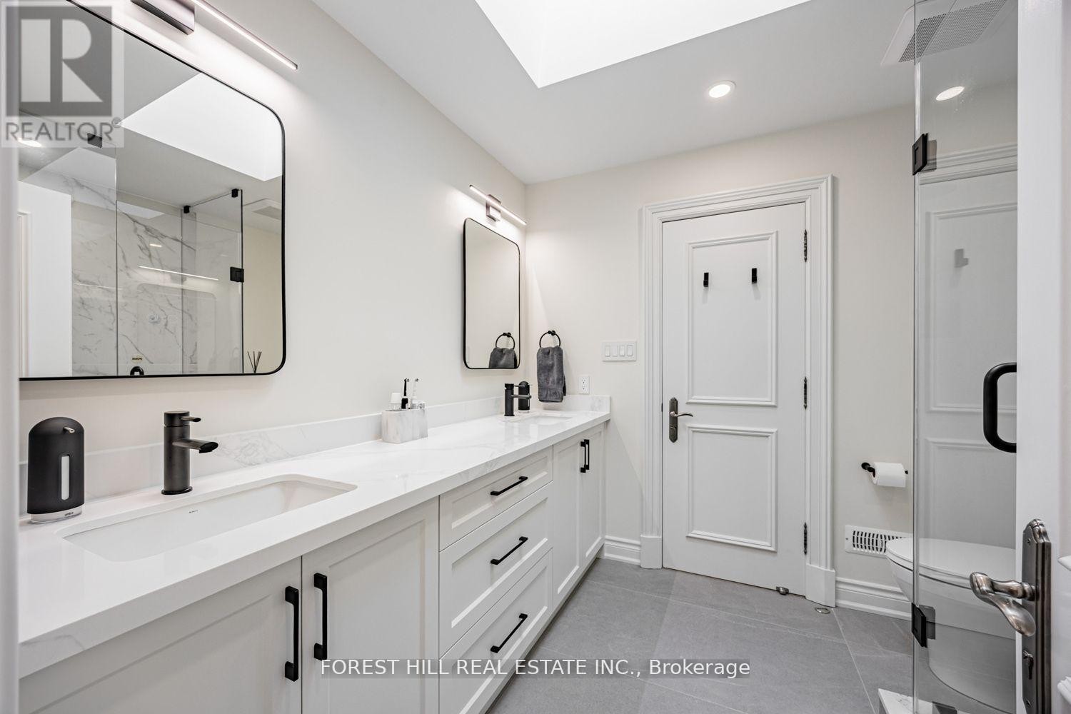 












55 LONSDALE ROAD

,
Toronto (Yonge-St. Clair),




Ontario
M4W1W4

