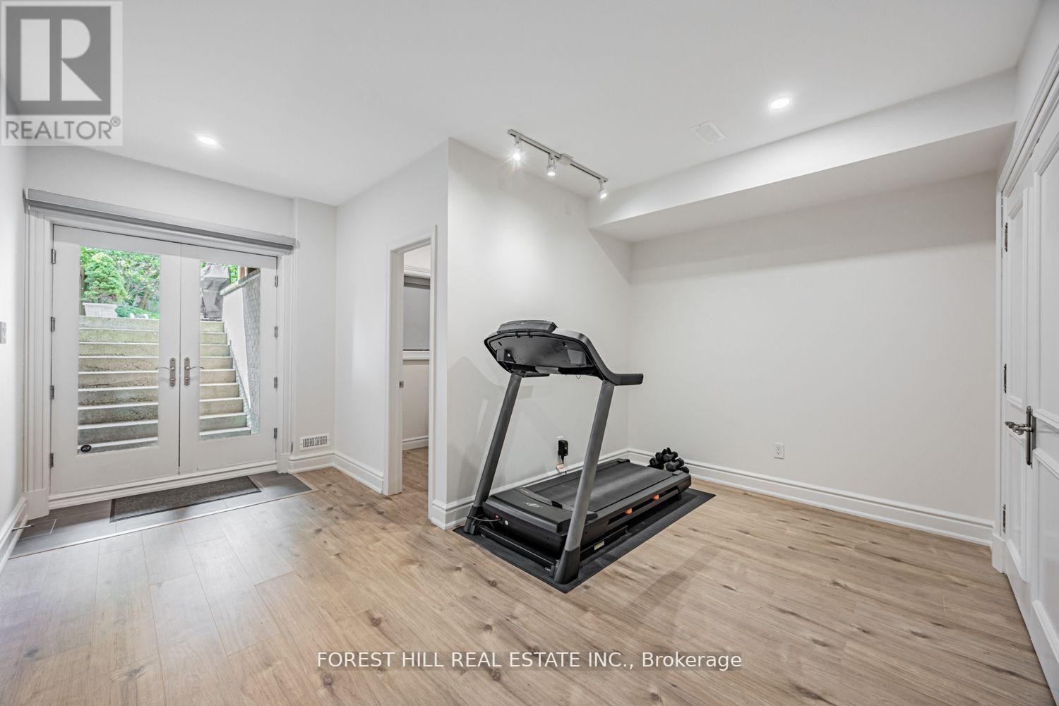 












55 LONSDALE ROAD

,
Toronto (Yonge-St. Clair),




Ontario
M4W1W4

