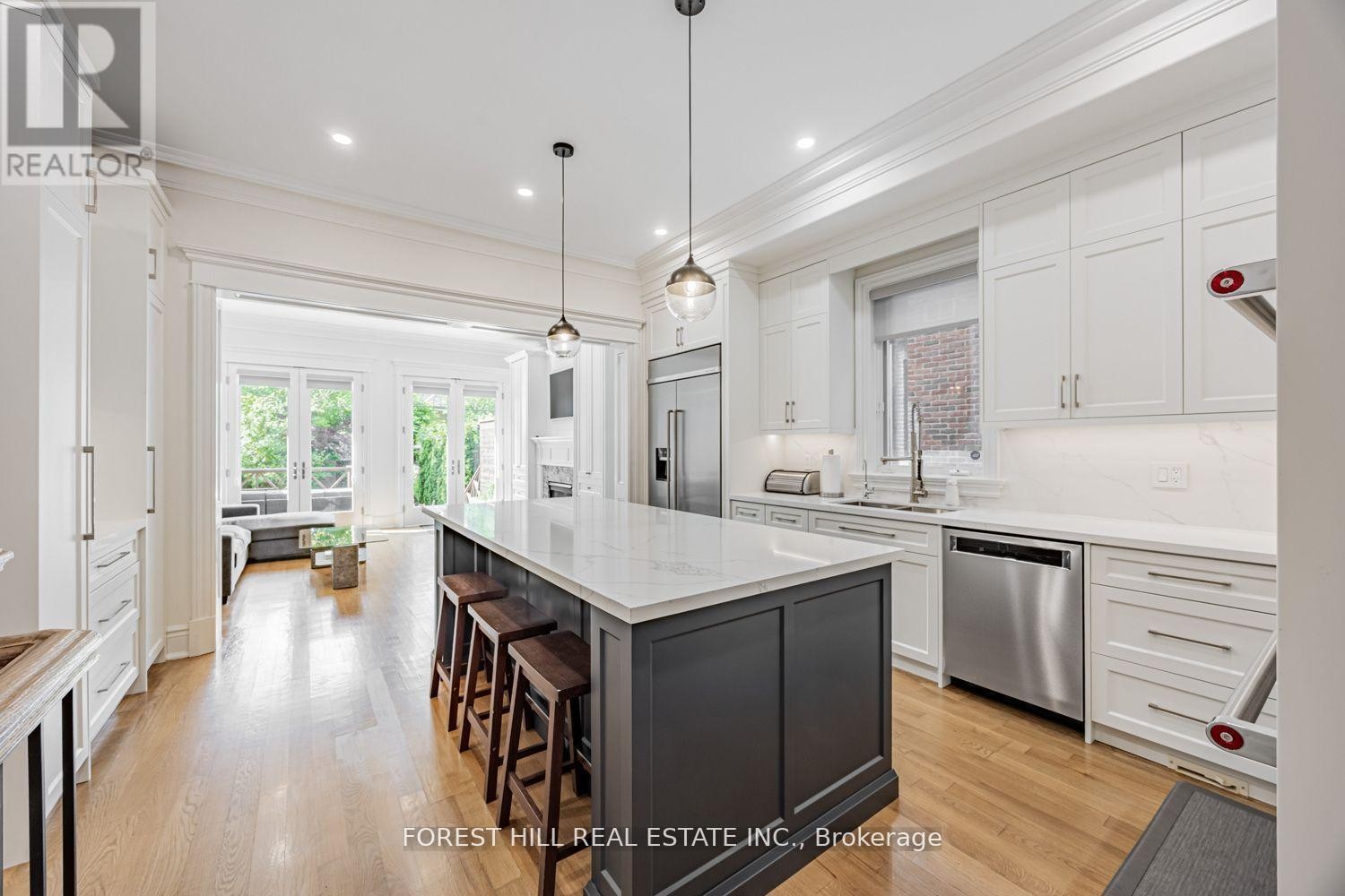 












55 LONSDALE ROAD

,
Toronto (Yonge-St. Clair),




Ontario
M4W1W4

