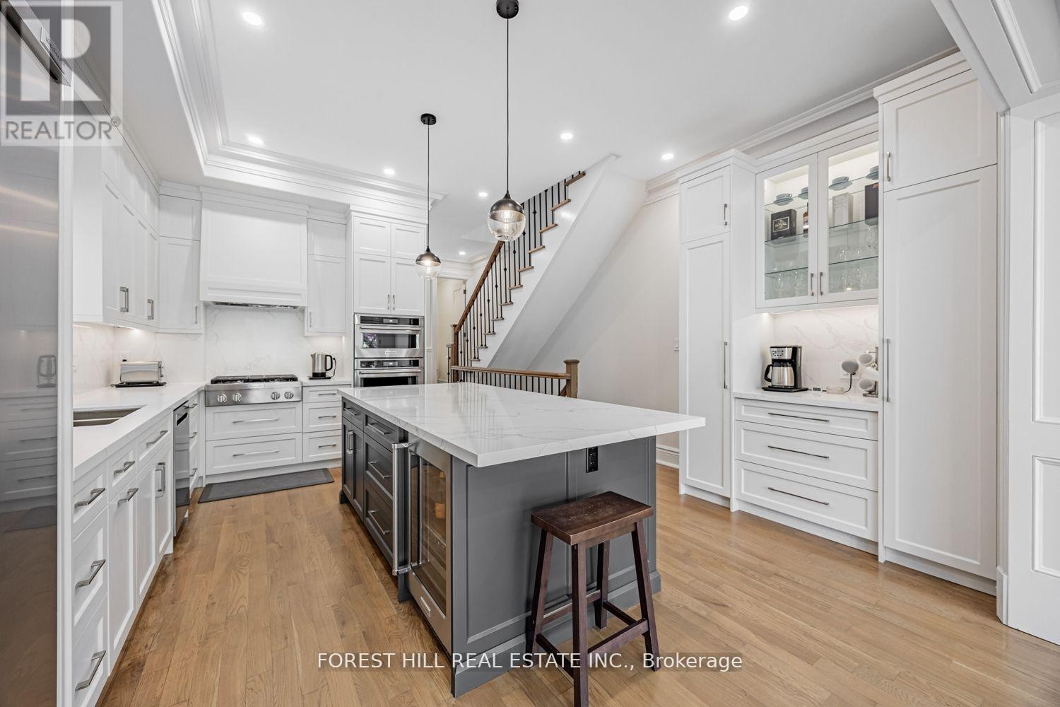 












55 LONSDALE ROAD

,
Toronto (Yonge-St. Clair),




Ontario
M4W1W4

