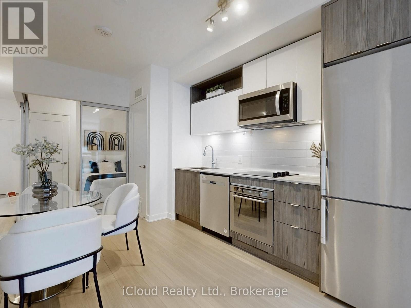 












440 - 60 PRINCESS STREET

,
Toronto (Waterfront Communities),




Ontario
M5A2C7

