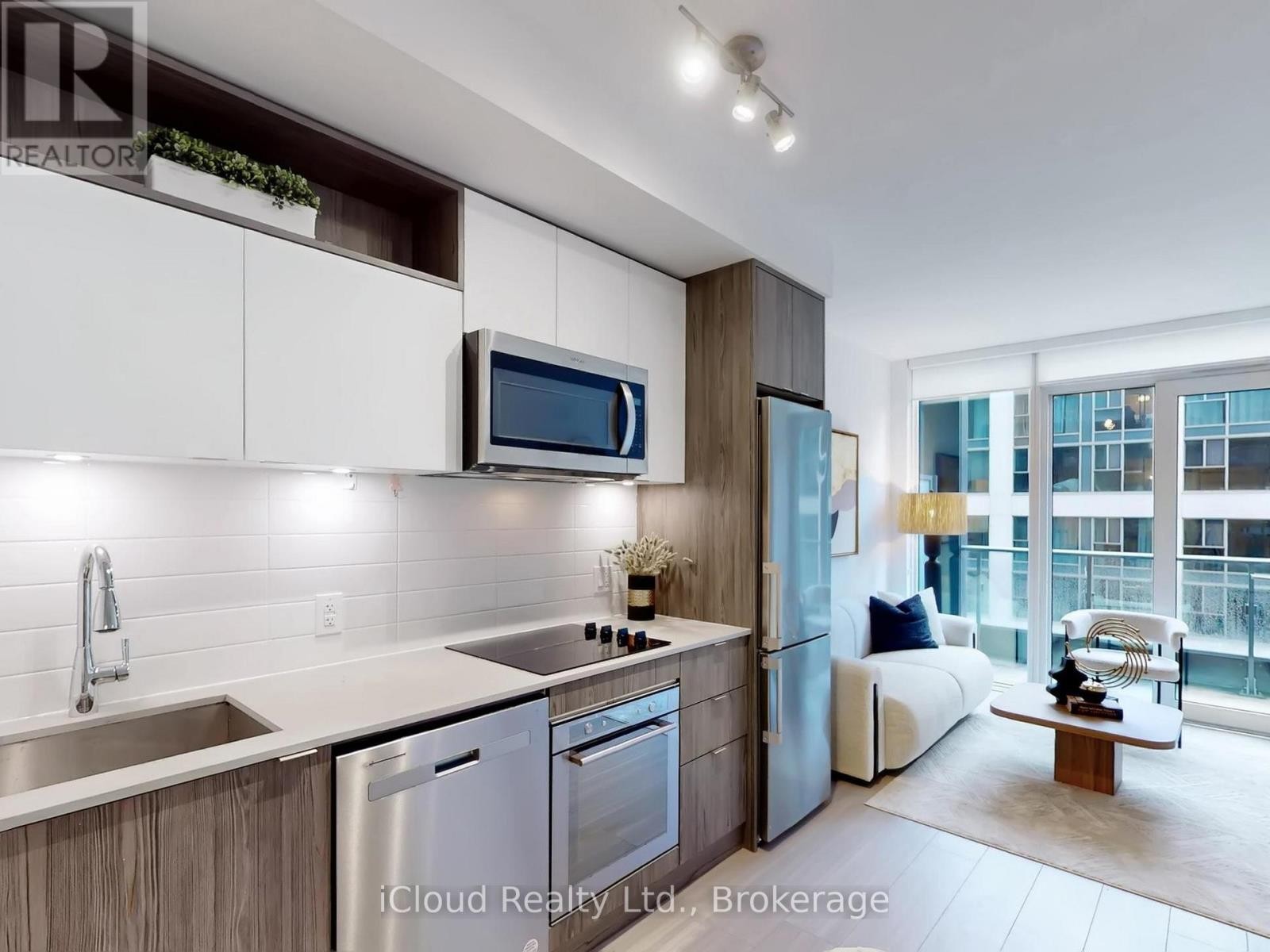 












440 - 60 PRINCESS STREET

,
Toronto (Waterfront Communities),




Ontario
M5A2C7

