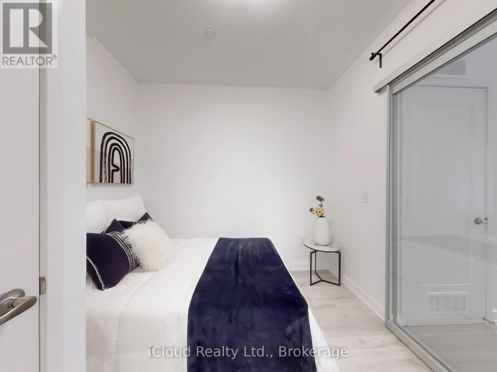 












440 - 60 PRINCESS STREET

,
Toronto (Waterfront Communities),




Ontario
M5A2C7

