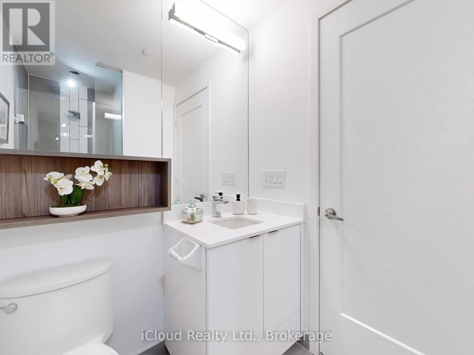 












440 - 60 PRINCESS STREET

,
Toronto (Waterfront Communities),




Ontario
M5A2C7

