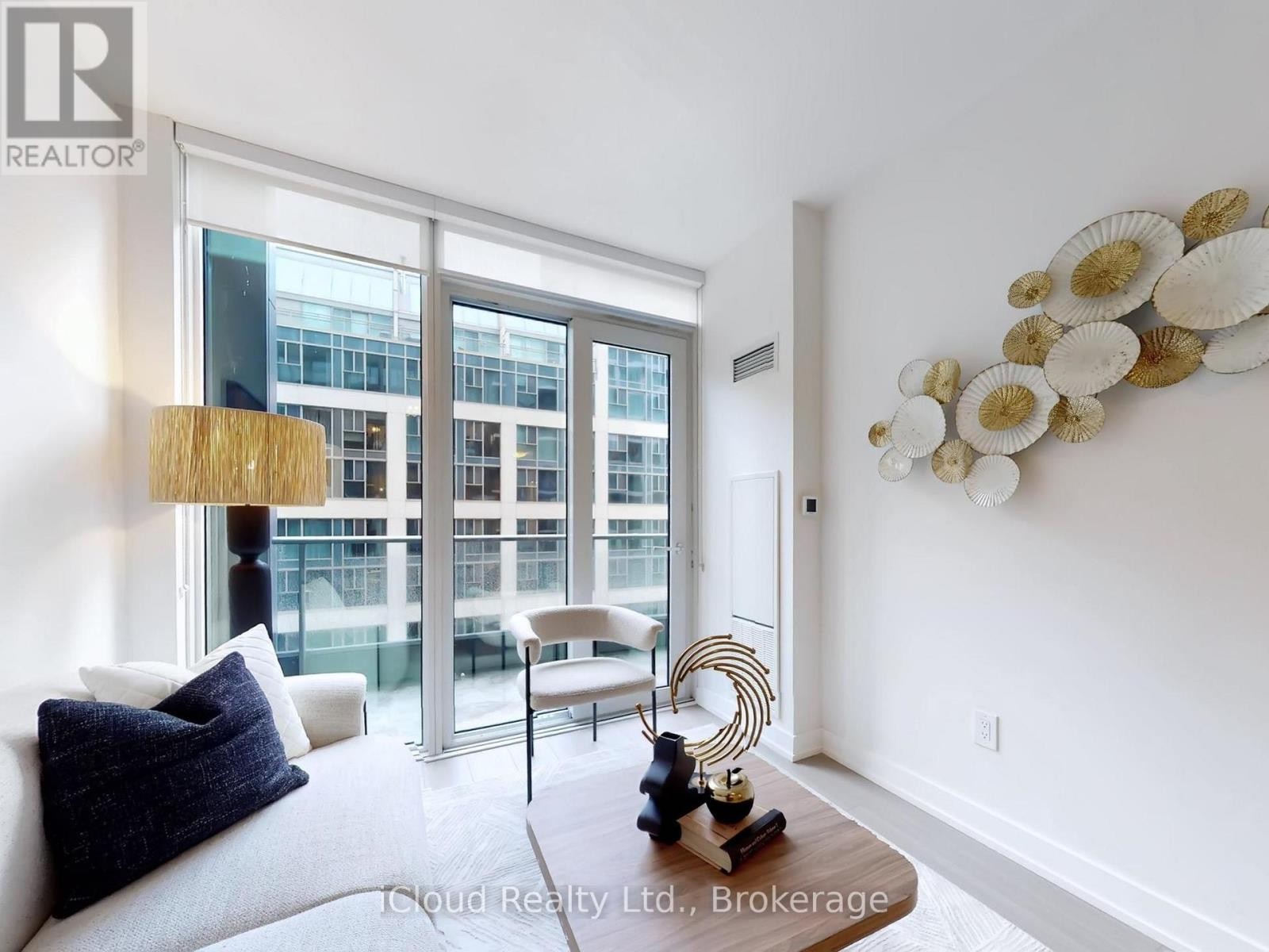 












440 - 60 PRINCESS STREET

,
Toronto (Waterfront Communities),




Ontario
M5A2C7

