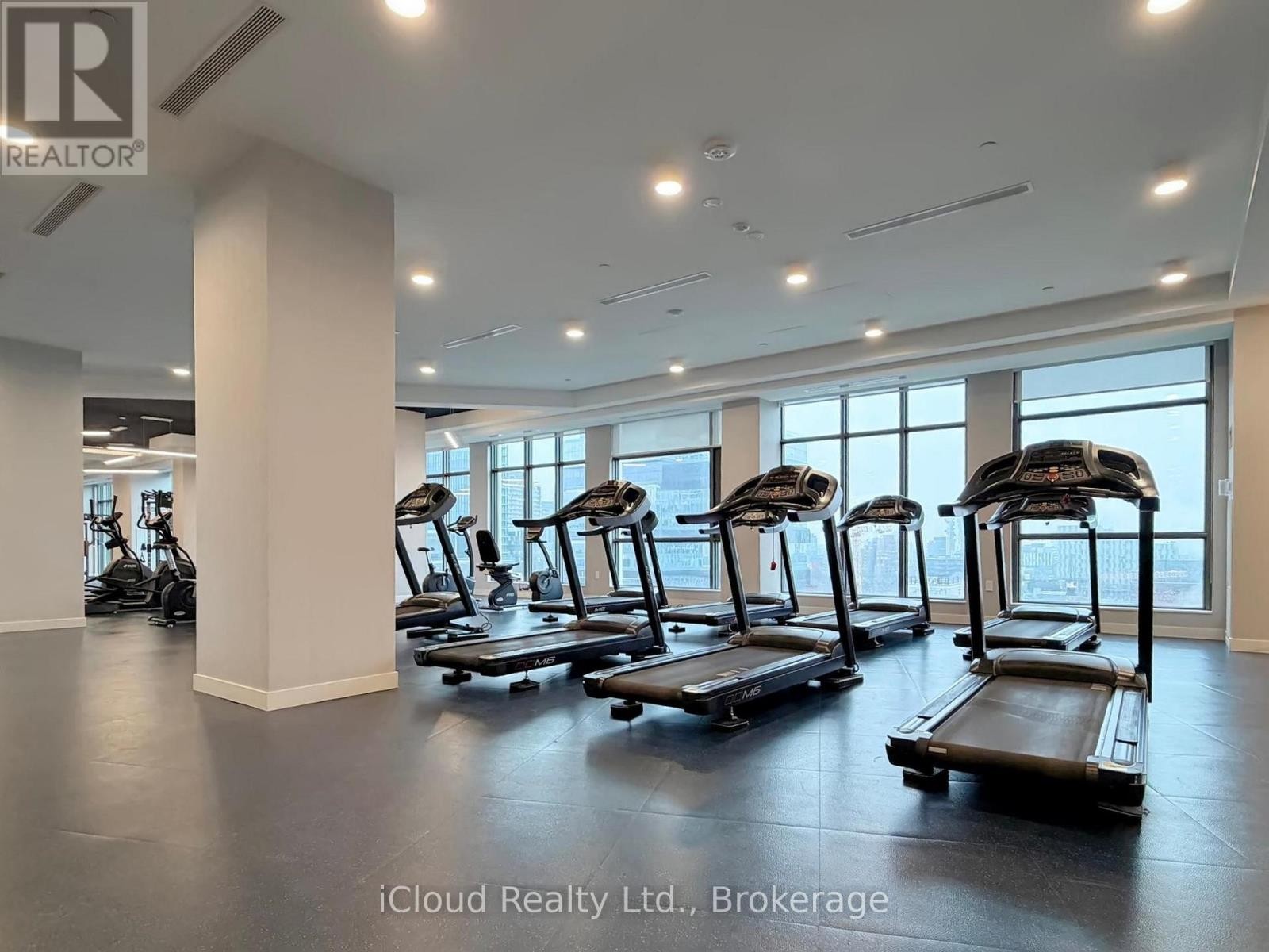 












440 - 60 PRINCESS STREET

,
Toronto (Waterfront Communities),




Ontario
M5A2C7

