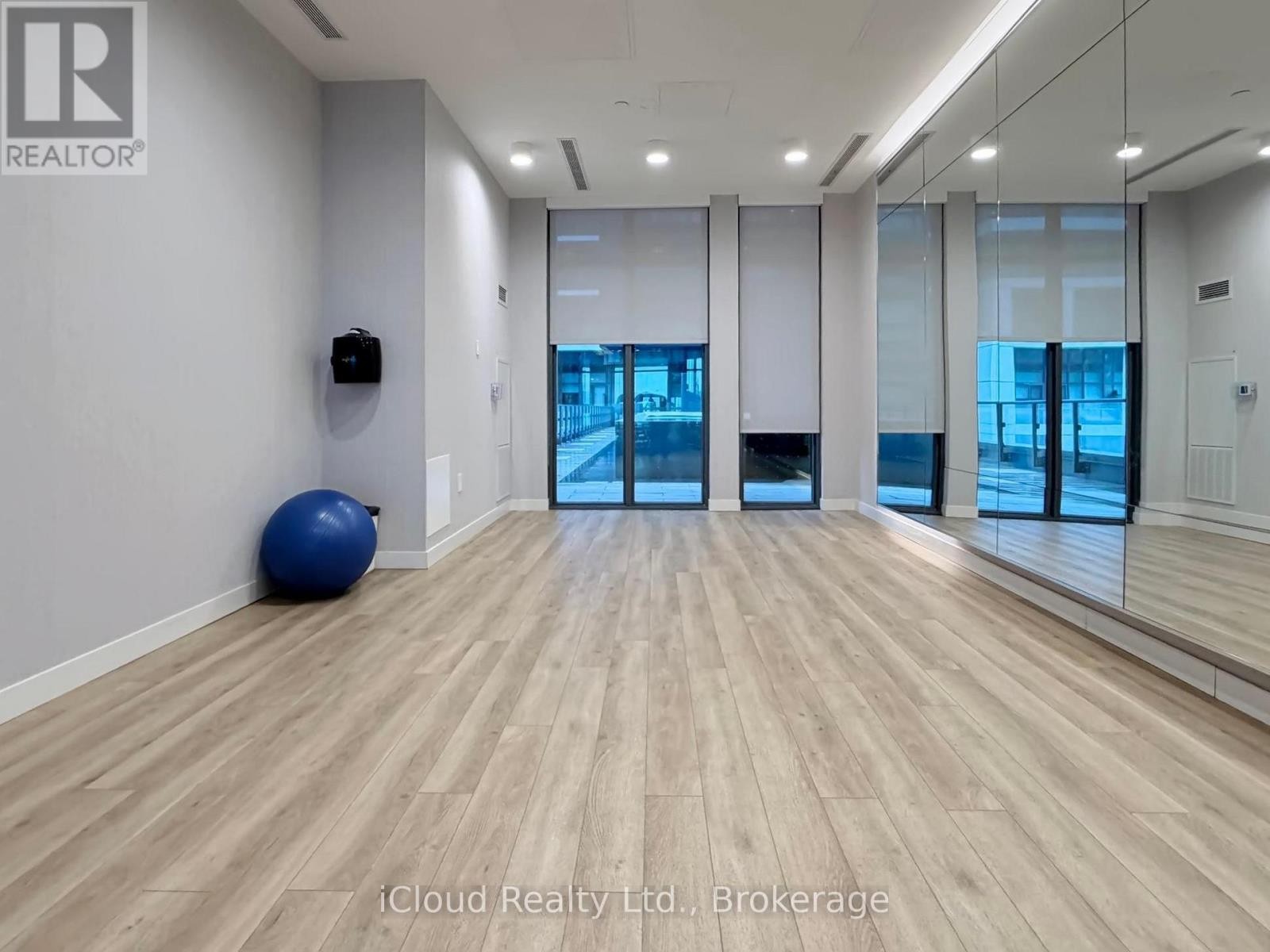 












440 - 60 PRINCESS STREET

,
Toronto (Waterfront Communities),




Ontario
M5A2C7

