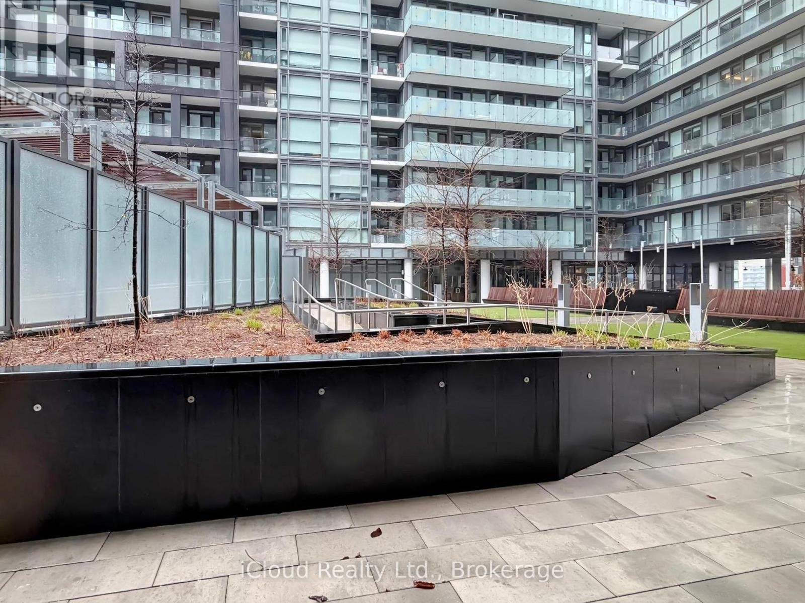 












440 - 60 PRINCESS STREET

,
Toronto (Waterfront Communities),




Ontario
M5A2C7

