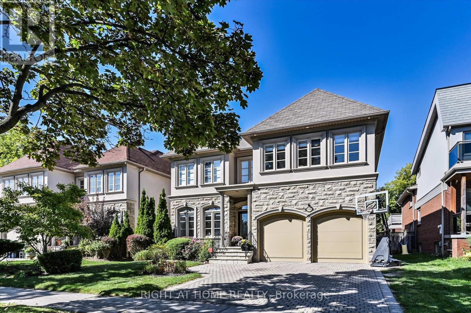 












154 CHARLTON BOULEVARD

,
Toronto (Newtonbrook West),




Ontario
M2R2J1

