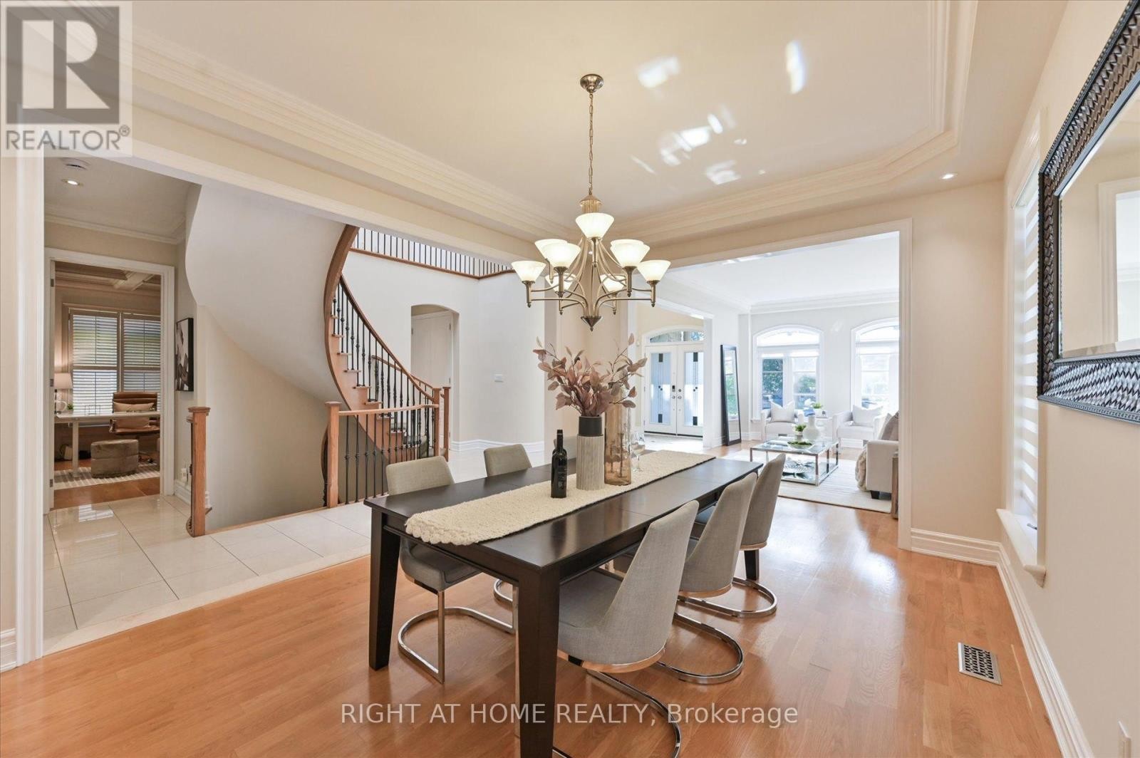 












154 CHARLTON BOULEVARD

,
Toronto (Newtonbrook West),




Ontario
M2R2J1

