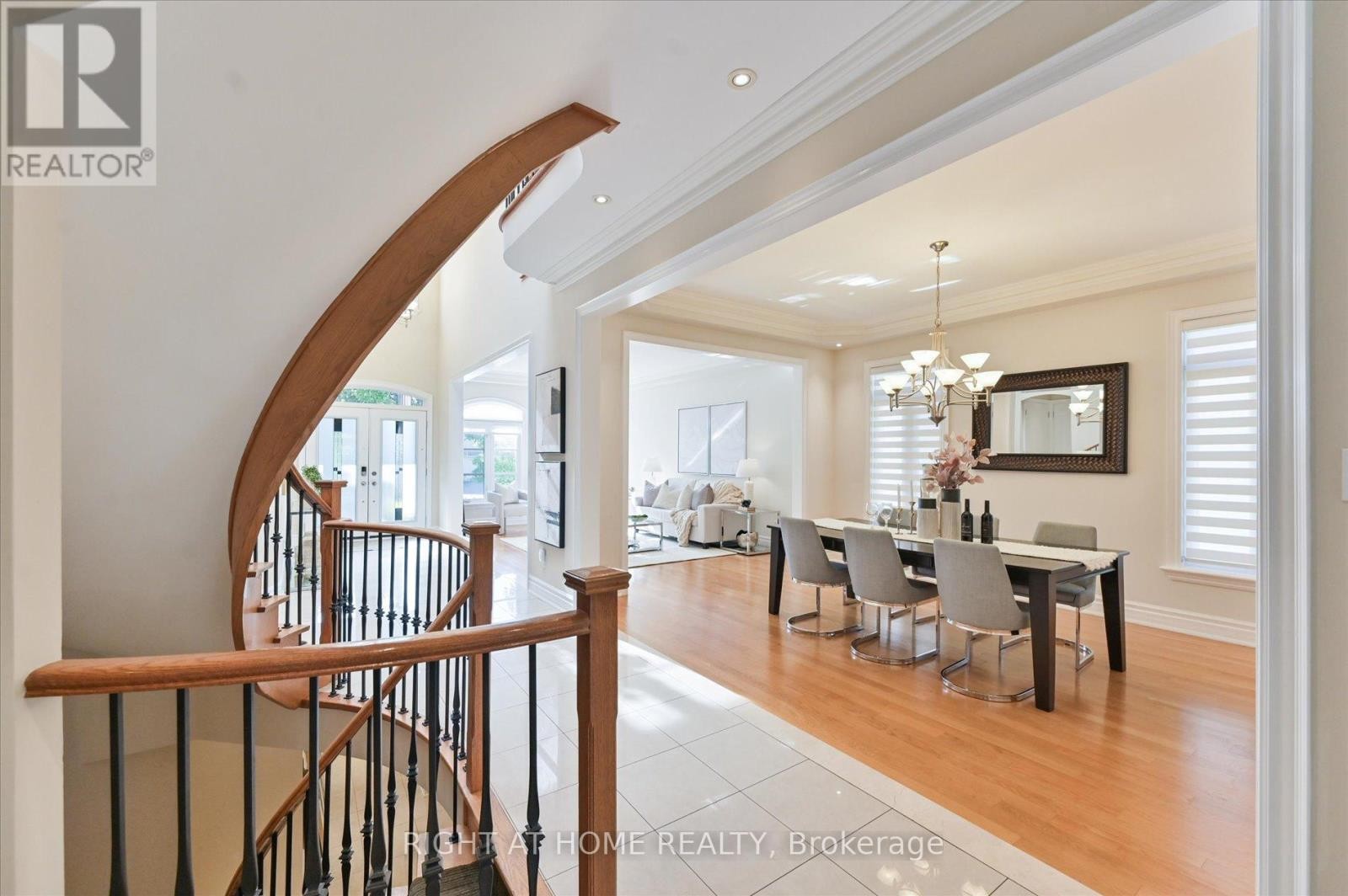 












154 CHARLTON BOULEVARD

,
Toronto (Newtonbrook West),




Ontario
M2R2J1

