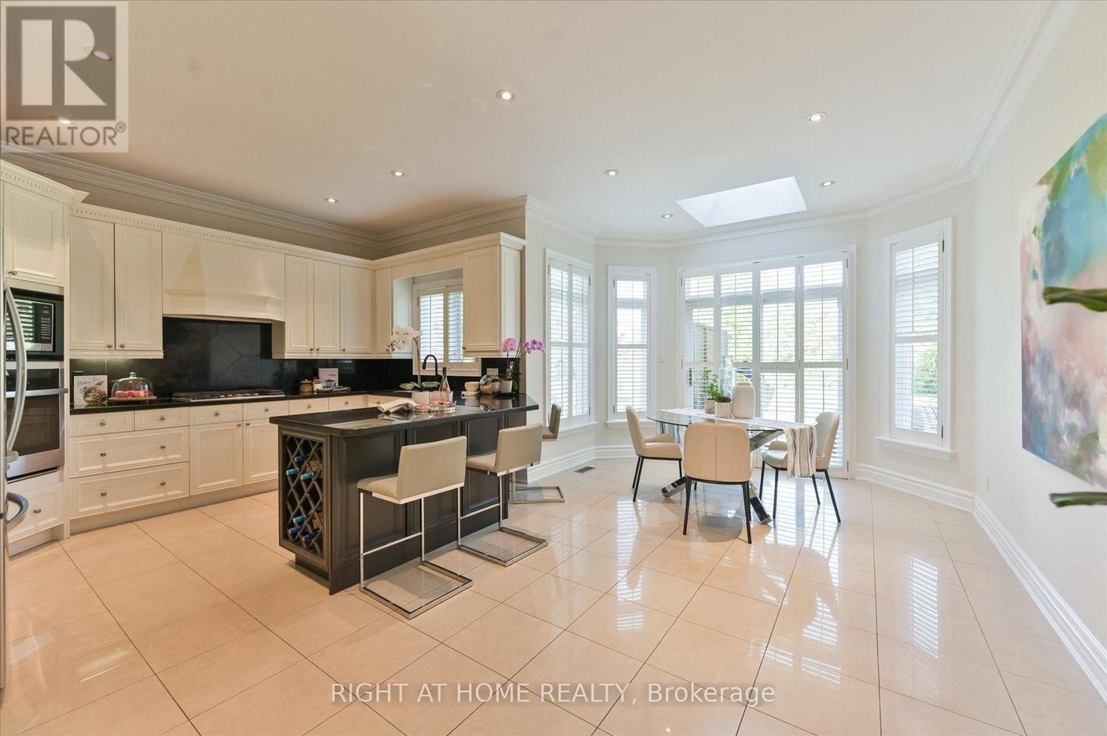 












154 CHARLTON BOULEVARD

,
Toronto (Newtonbrook West),




Ontario
M2R2J1

