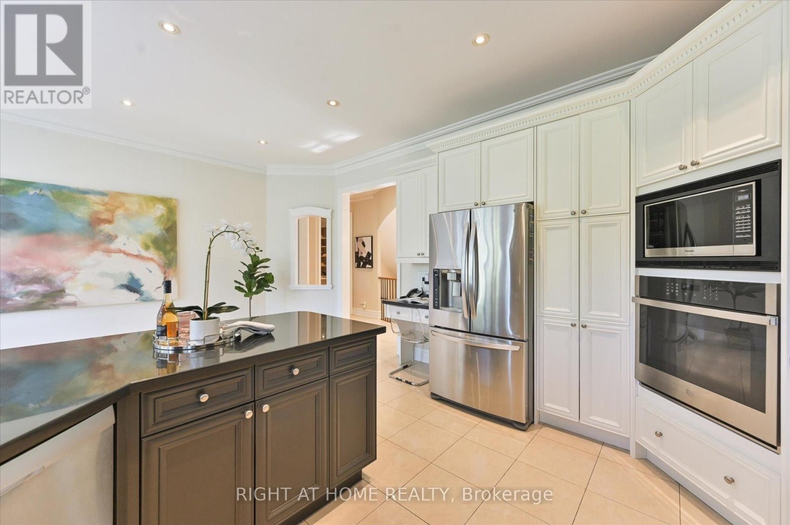 












154 CHARLTON BOULEVARD

,
Toronto (Newtonbrook West),




Ontario
M2R2J1

