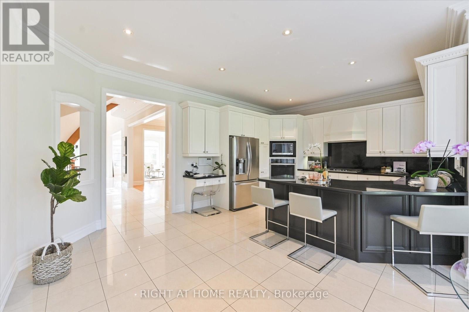 












154 CHARLTON BOULEVARD

,
Toronto (Newtonbrook West),




Ontario
M2R2J1

