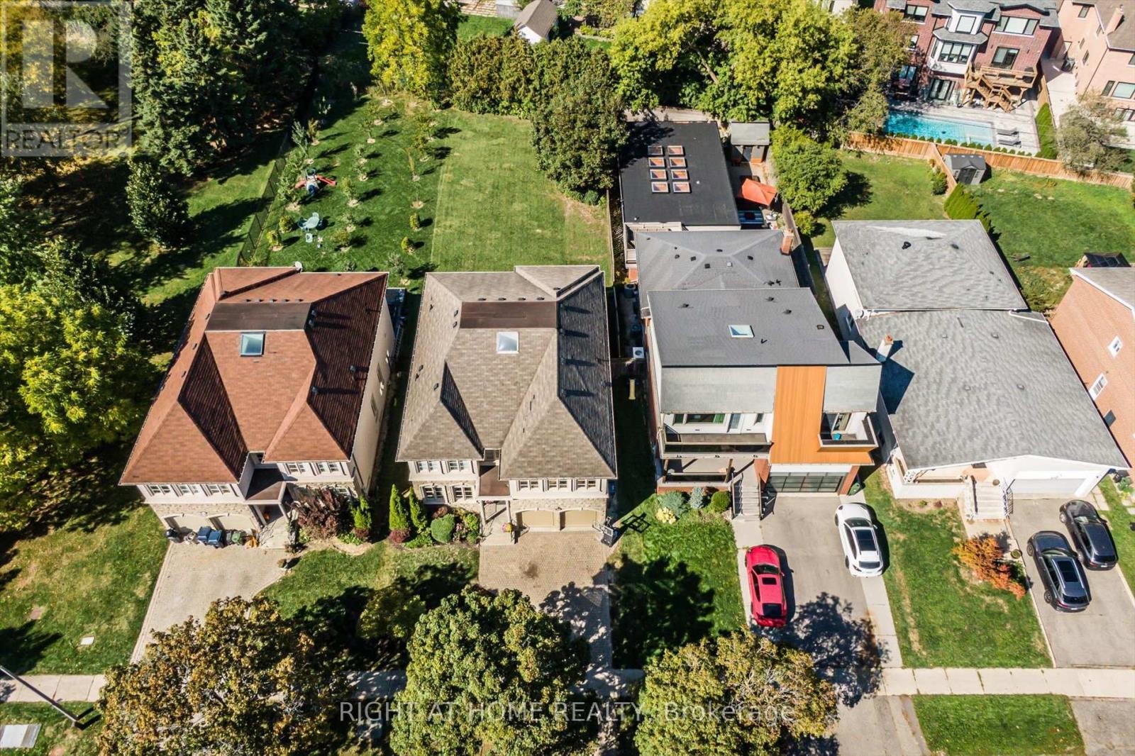 












154 CHARLTON BOULEVARD

,
Toronto (Newtonbrook West),




Ontario
M2R2J1

