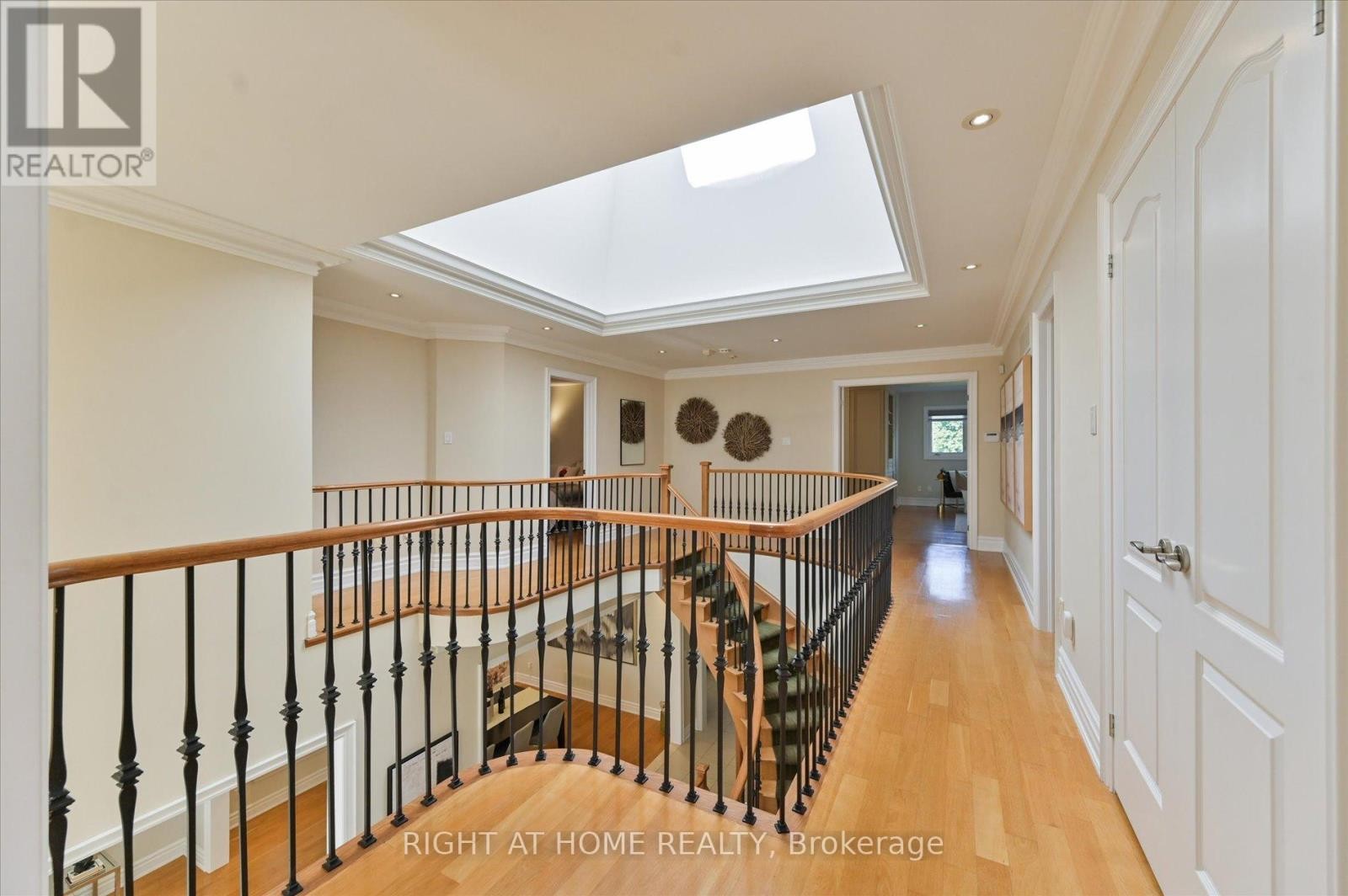 












154 CHARLTON BOULEVARD

,
Toronto (Newtonbrook West),




Ontario
M2R2J1

