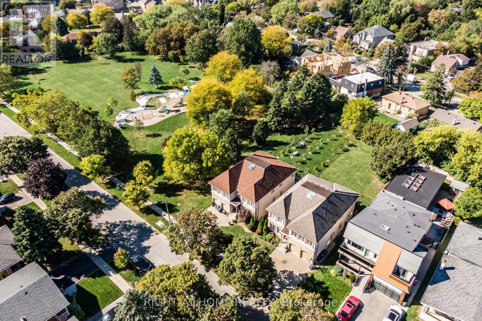 












154 CHARLTON BOULEVARD

,
Toronto (Newtonbrook West),




Ontario
M2R2J1

