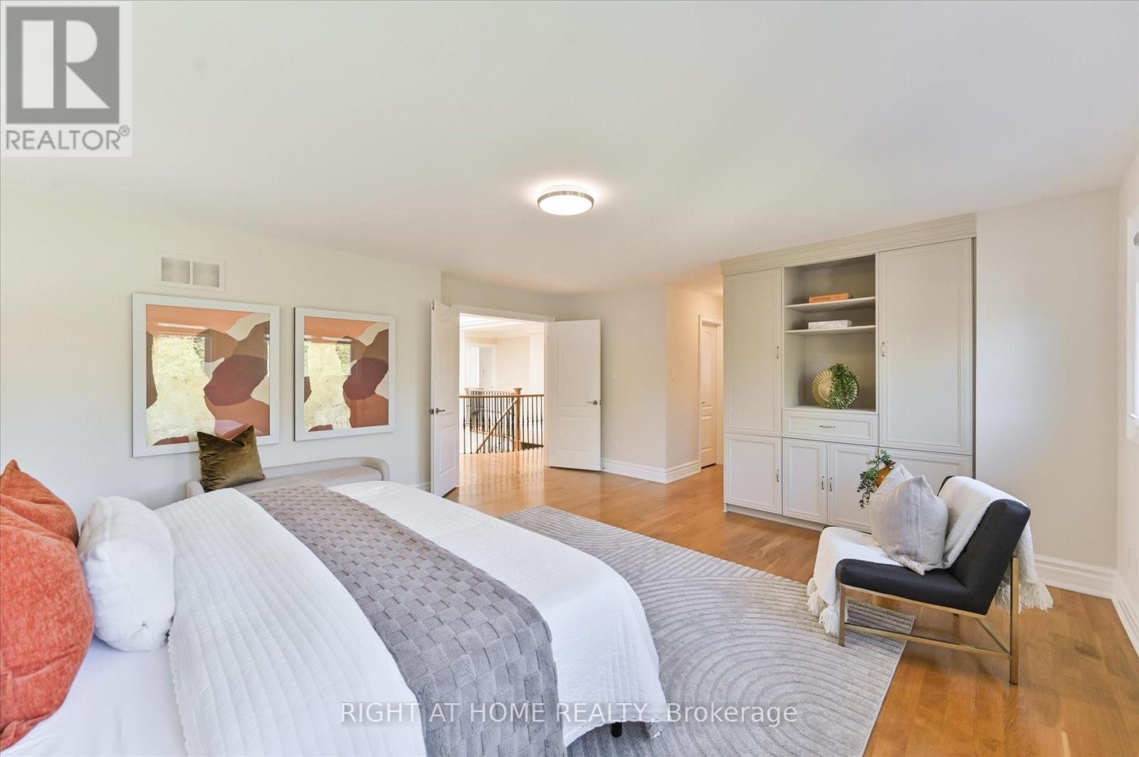 












154 CHARLTON BOULEVARD

,
Toronto (Newtonbrook West),




Ontario
M2R2J1

