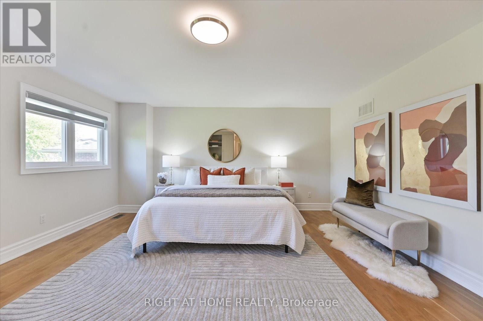 












154 CHARLTON BOULEVARD

,
Toronto (Newtonbrook West),




Ontario
M2R2J1

