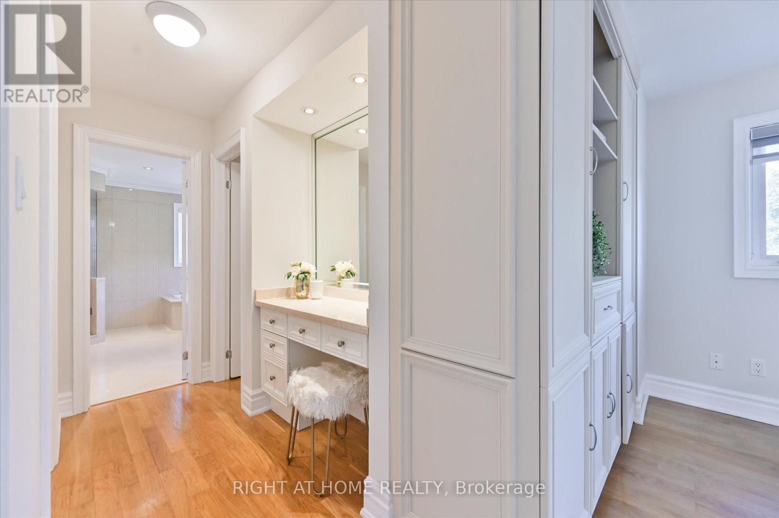 












154 CHARLTON BOULEVARD

,
Toronto (Newtonbrook West),




Ontario
M2R2J1

