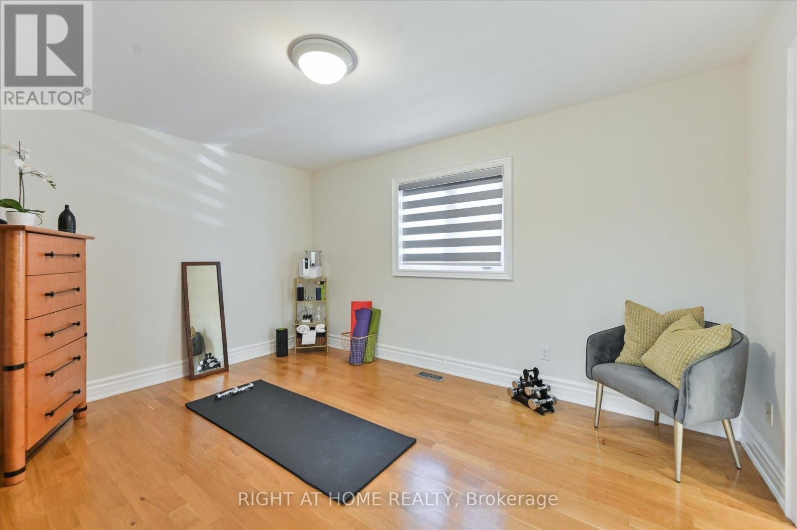 












154 CHARLTON BOULEVARD

,
Toronto (Newtonbrook West),




Ontario
M2R2J1

