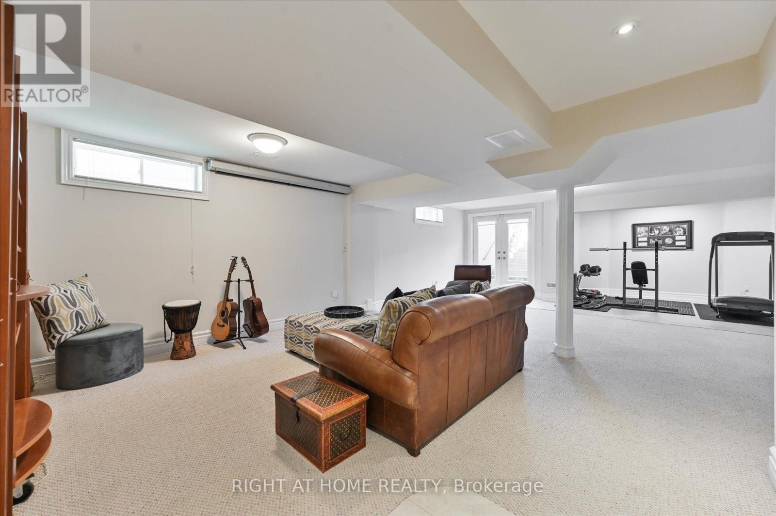 












154 CHARLTON BOULEVARD

,
Toronto (Newtonbrook West),




Ontario
M2R2J1

