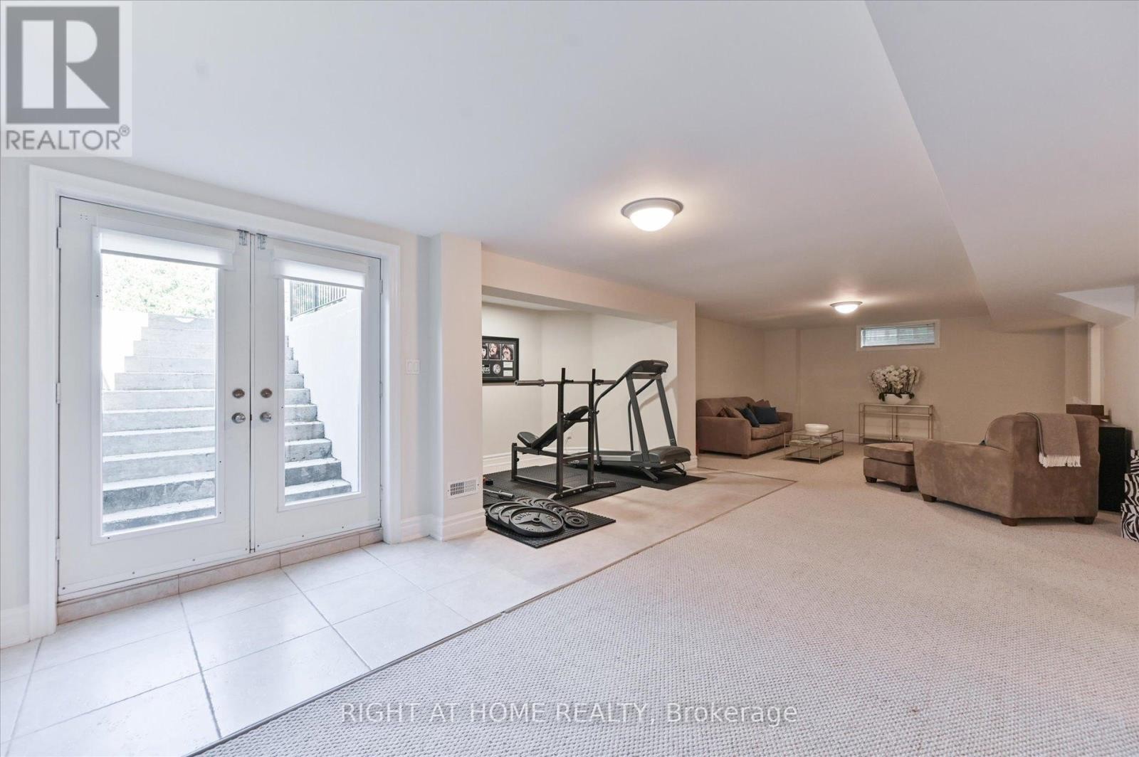 












154 CHARLTON BOULEVARD

,
Toronto (Newtonbrook West),




Ontario
M2R2J1

