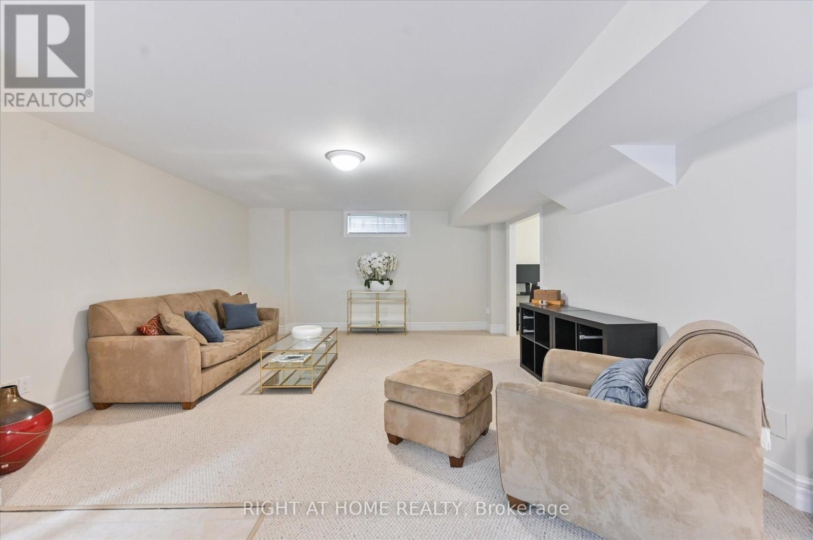 












154 CHARLTON BOULEVARD

,
Toronto (Newtonbrook West),




Ontario
M2R2J1

