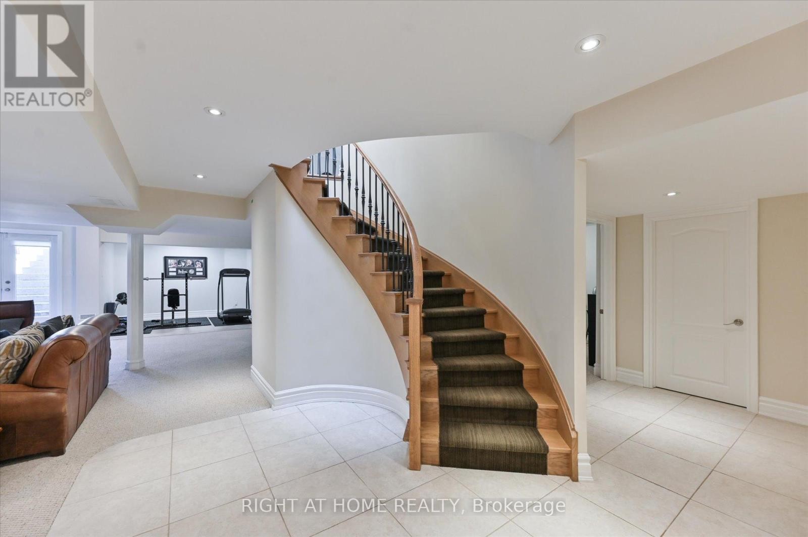 












154 CHARLTON BOULEVARD

,
Toronto (Newtonbrook West),




Ontario
M2R2J1

