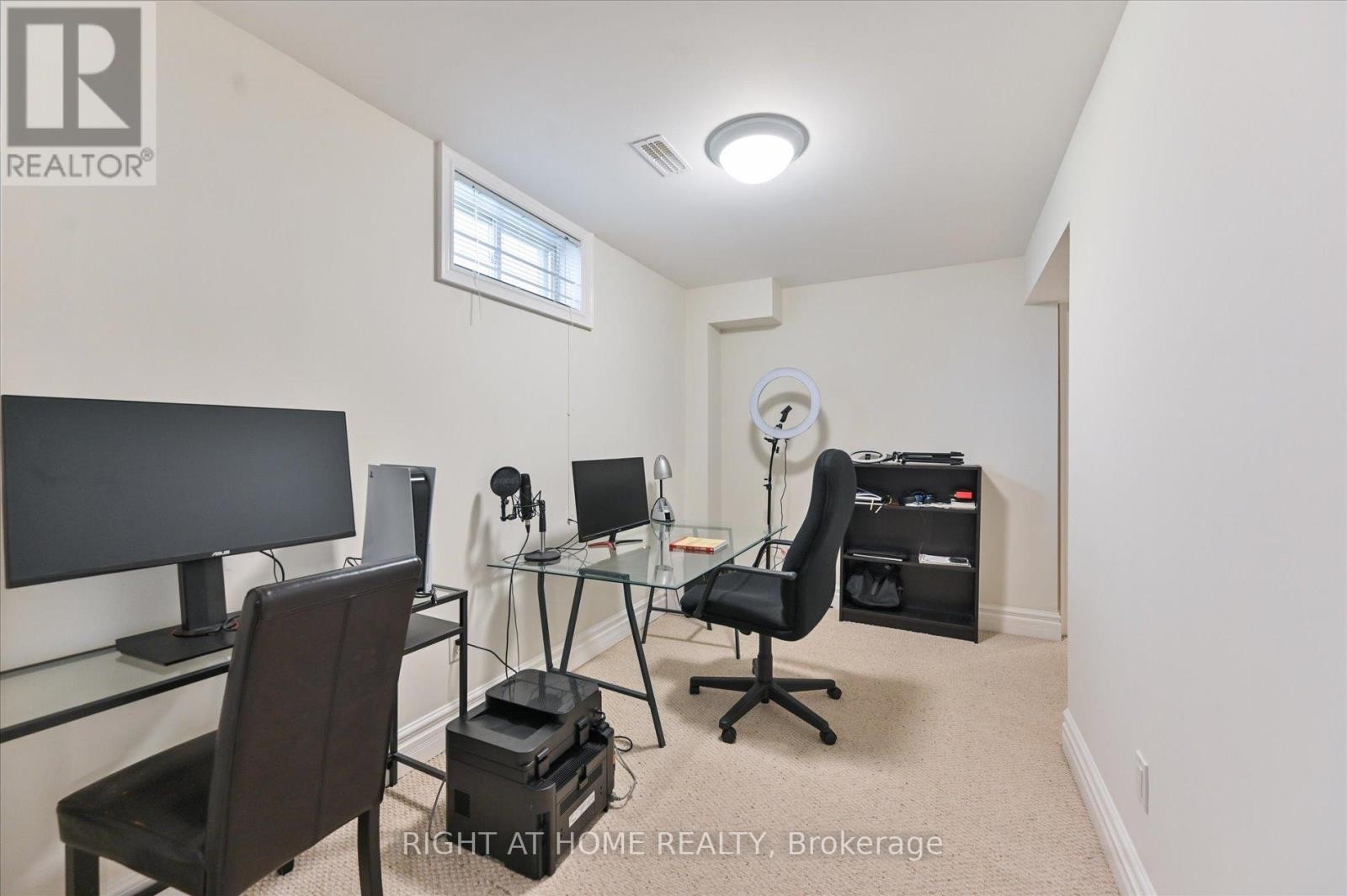 












154 CHARLTON BOULEVARD

,
Toronto (Newtonbrook West),




Ontario
M2R2J1

