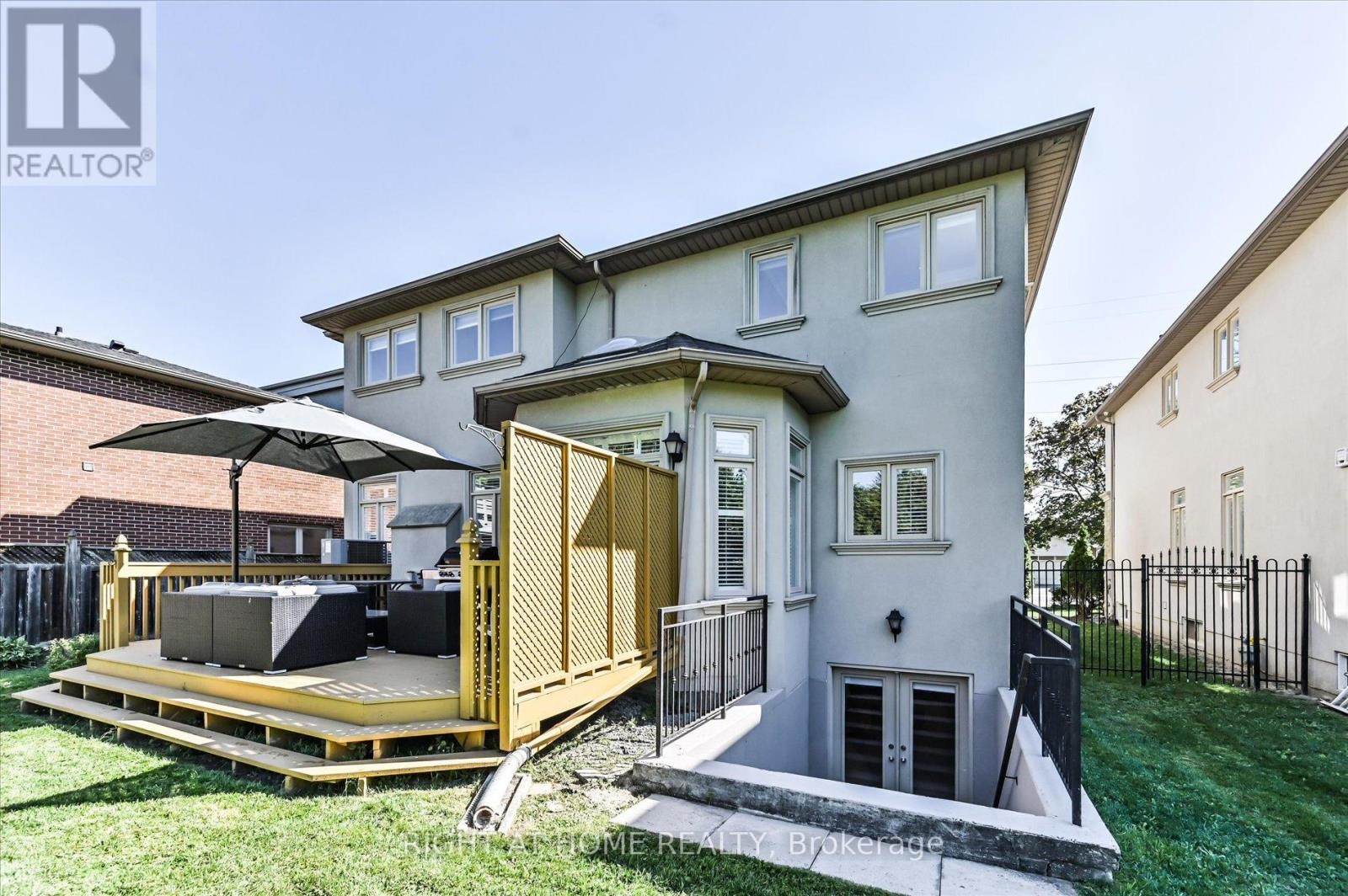 












154 CHARLTON BOULEVARD

,
Toronto (Newtonbrook West),




Ontario
M2R2J1

