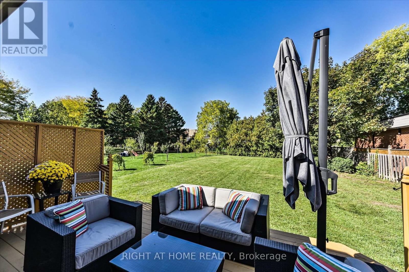 












154 CHARLTON BOULEVARD

,
Toronto (Newtonbrook West),




Ontario
M2R2J1

