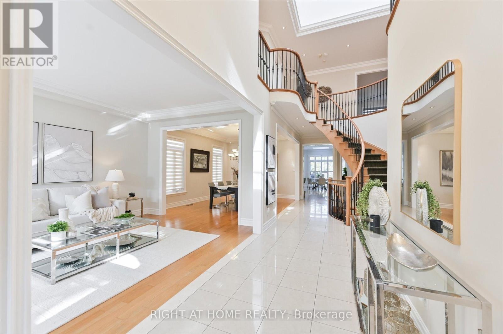 












154 CHARLTON BOULEVARD

,
Toronto (Newtonbrook West),




Ontario
M2R2J1

