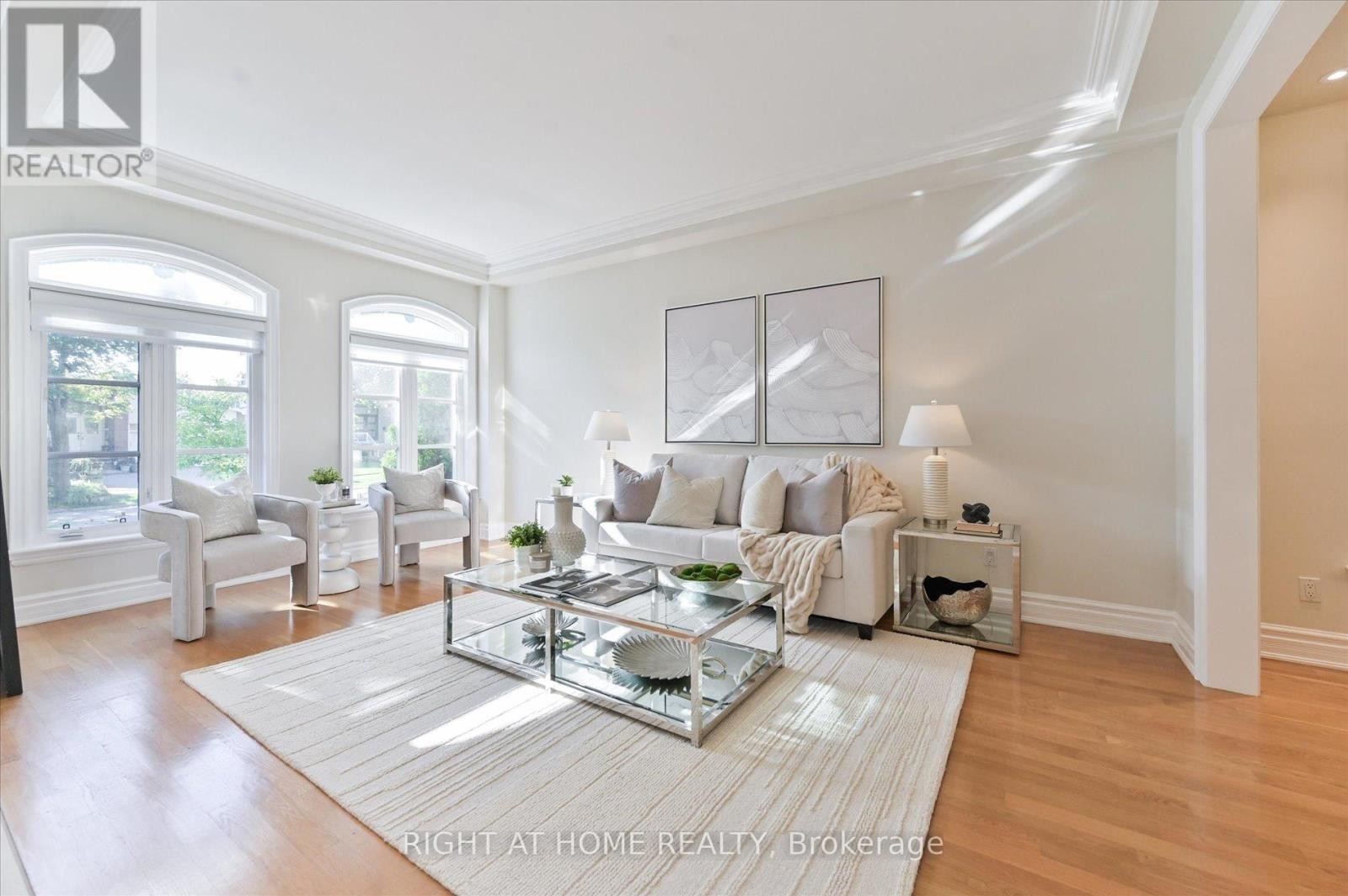 












154 CHARLTON BOULEVARD

,
Toronto (Newtonbrook West),




Ontario
M2R2J1

