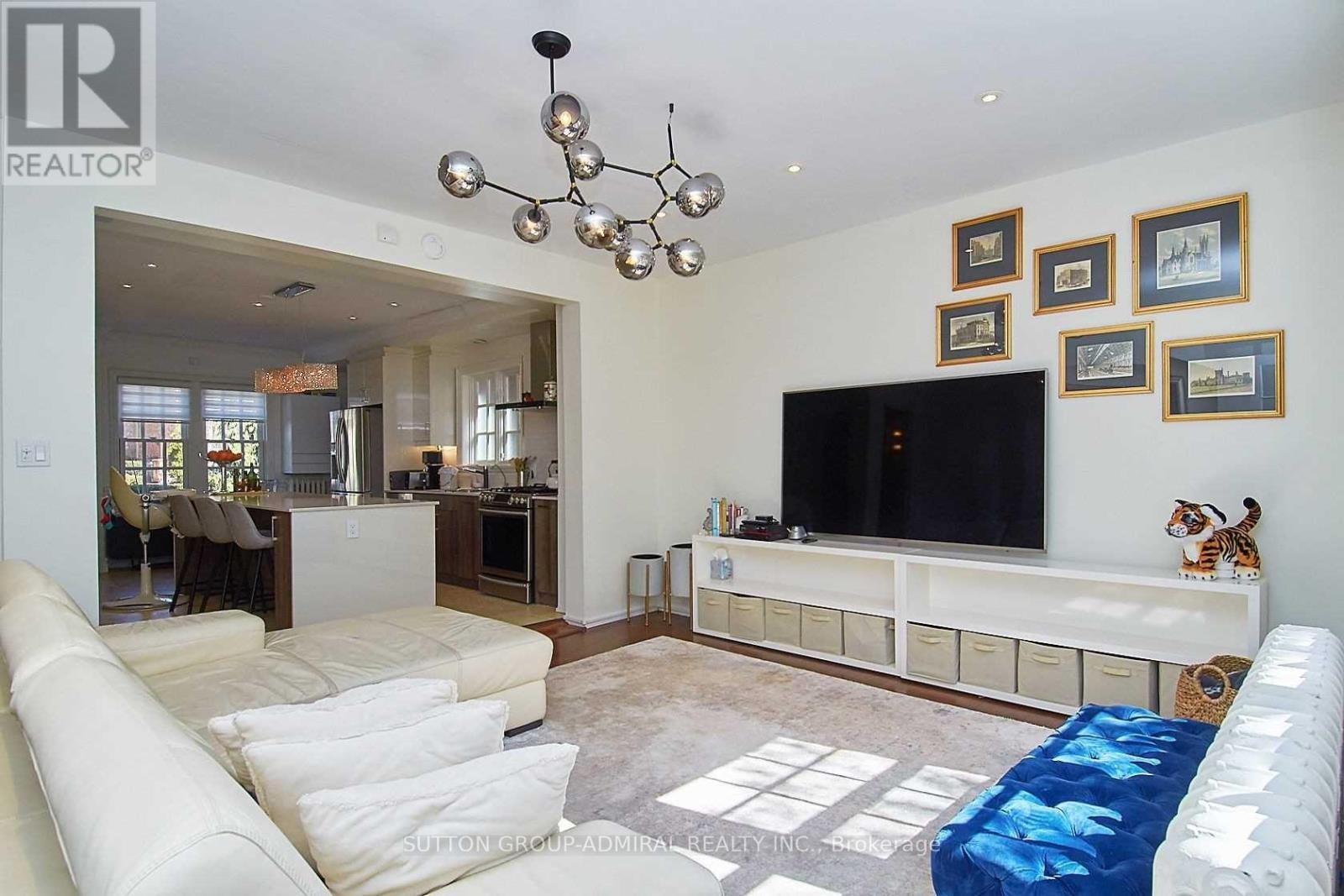 












63 HIGHLAND AVENUE

,
Toronto (Rosedale-Moore Park),




Ontario
M4W2A2

