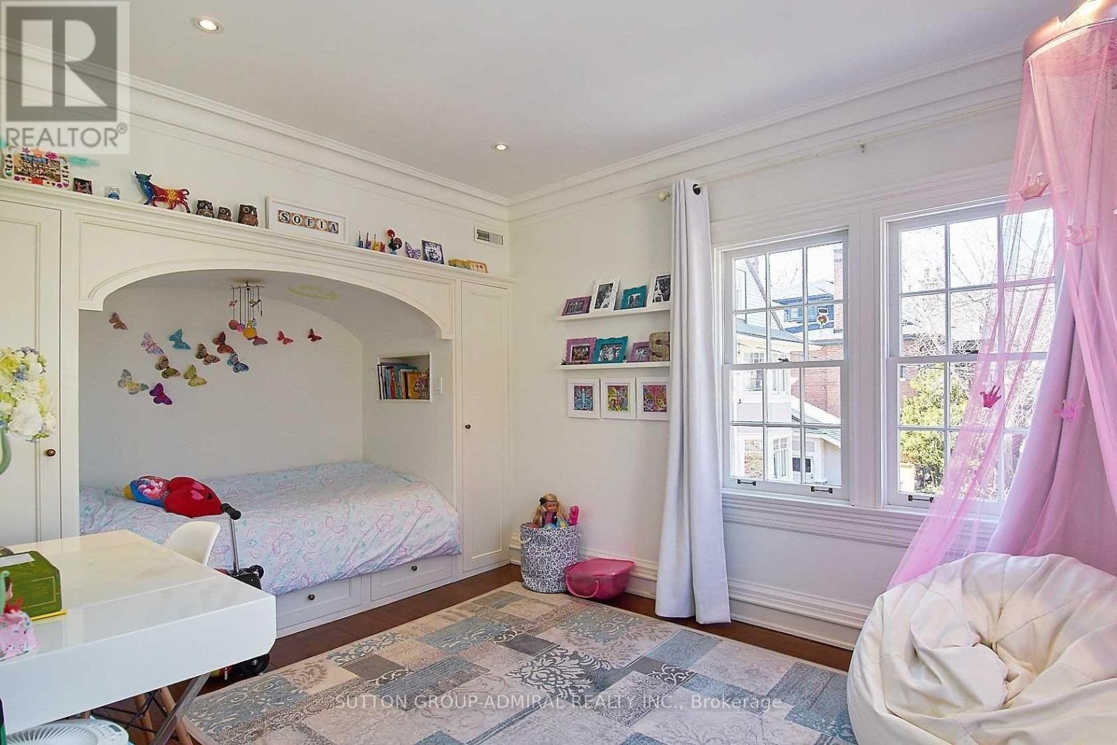 












63 HIGHLAND AVENUE

,
Toronto (Rosedale-Moore Park),




Ontario
M4W2A2

