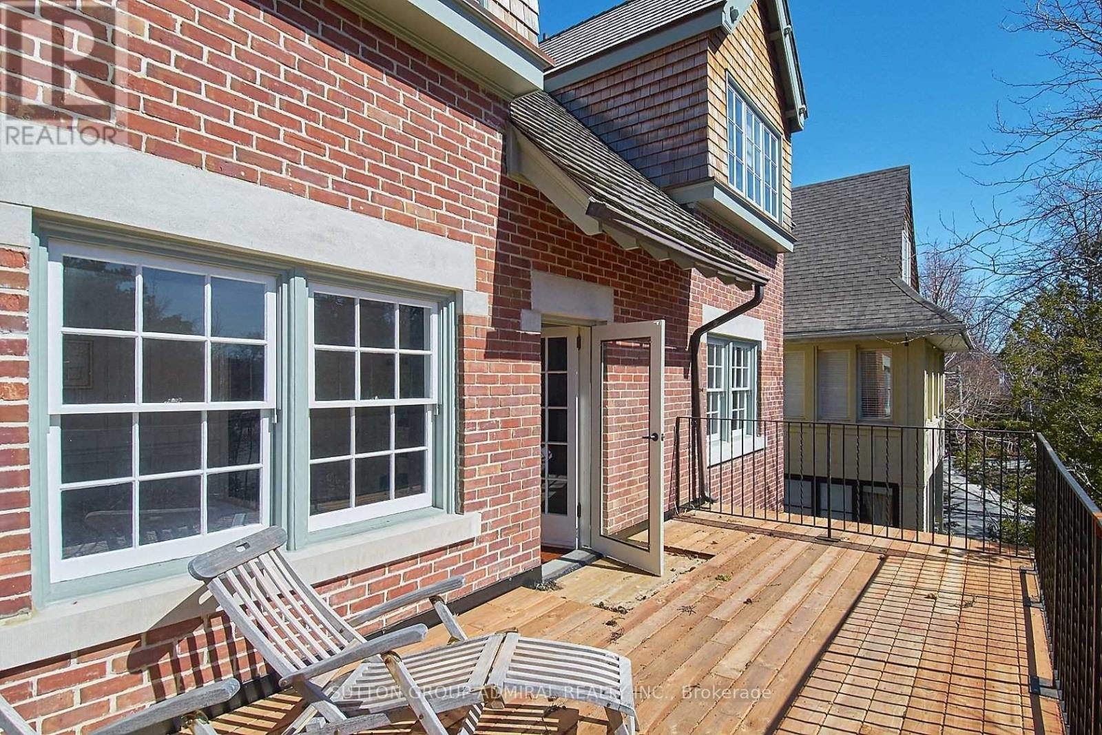 












63 HIGHLAND AVENUE

,
Toronto (Rosedale-Moore Park),




Ontario
M4W2A2

