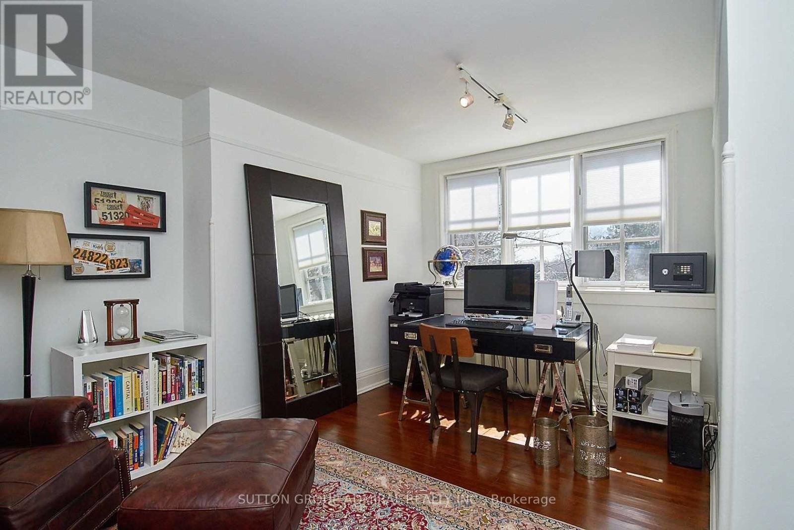 












63 HIGHLAND AVENUE

,
Toronto (Rosedale-Moore Park),




Ontario
M4W2A2

