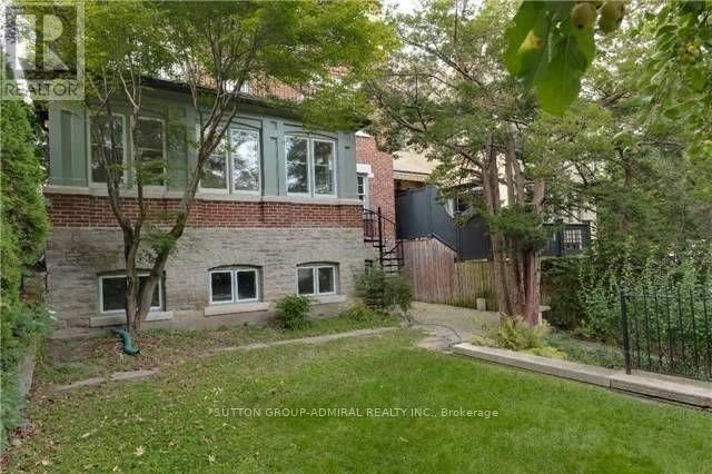 












63 HIGHLAND AVENUE

,
Toronto (Rosedale-Moore Park),




Ontario
M4W2A2

