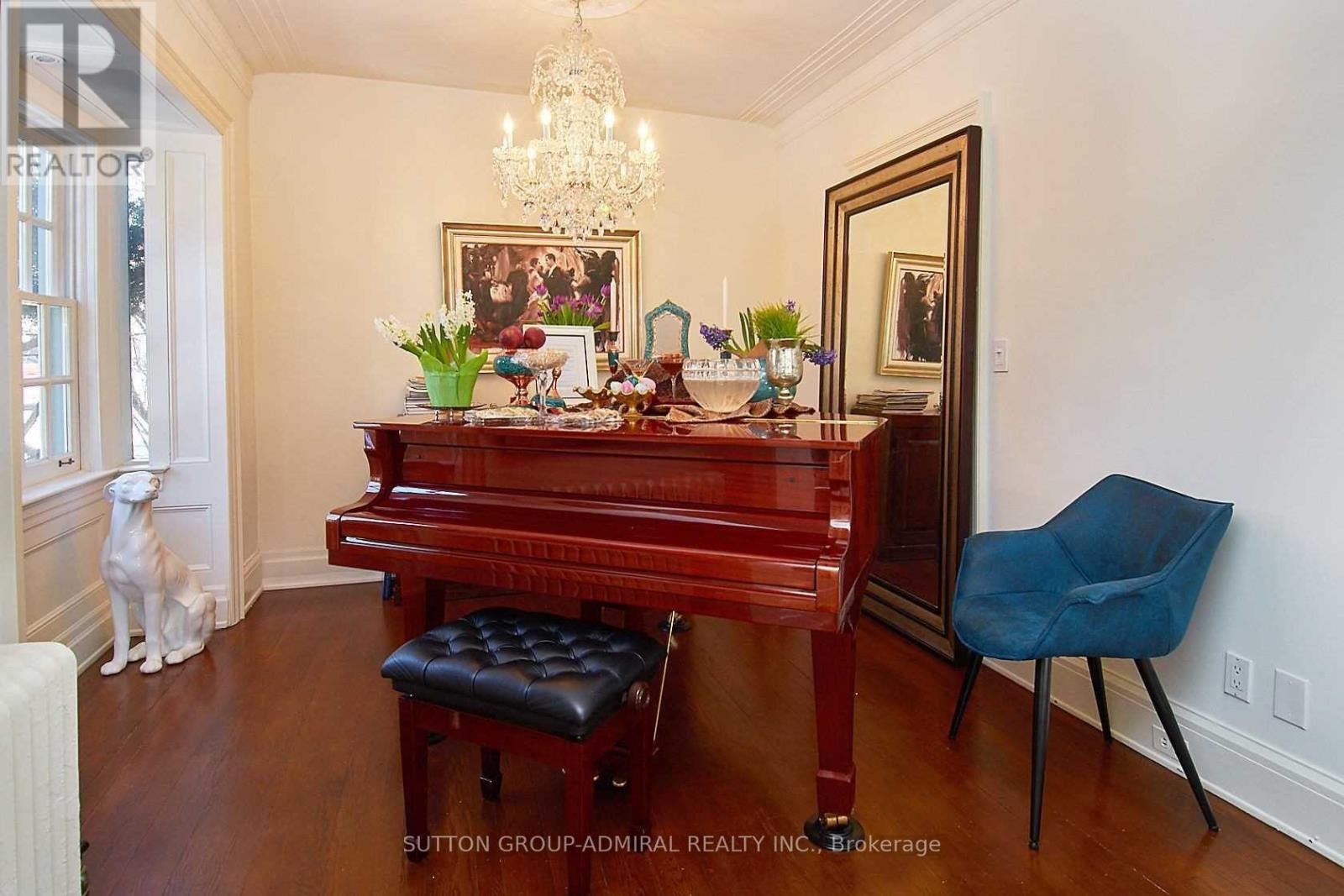 












63 HIGHLAND AVENUE

,
Toronto (Rosedale-Moore Park),




Ontario
M4W2A2

