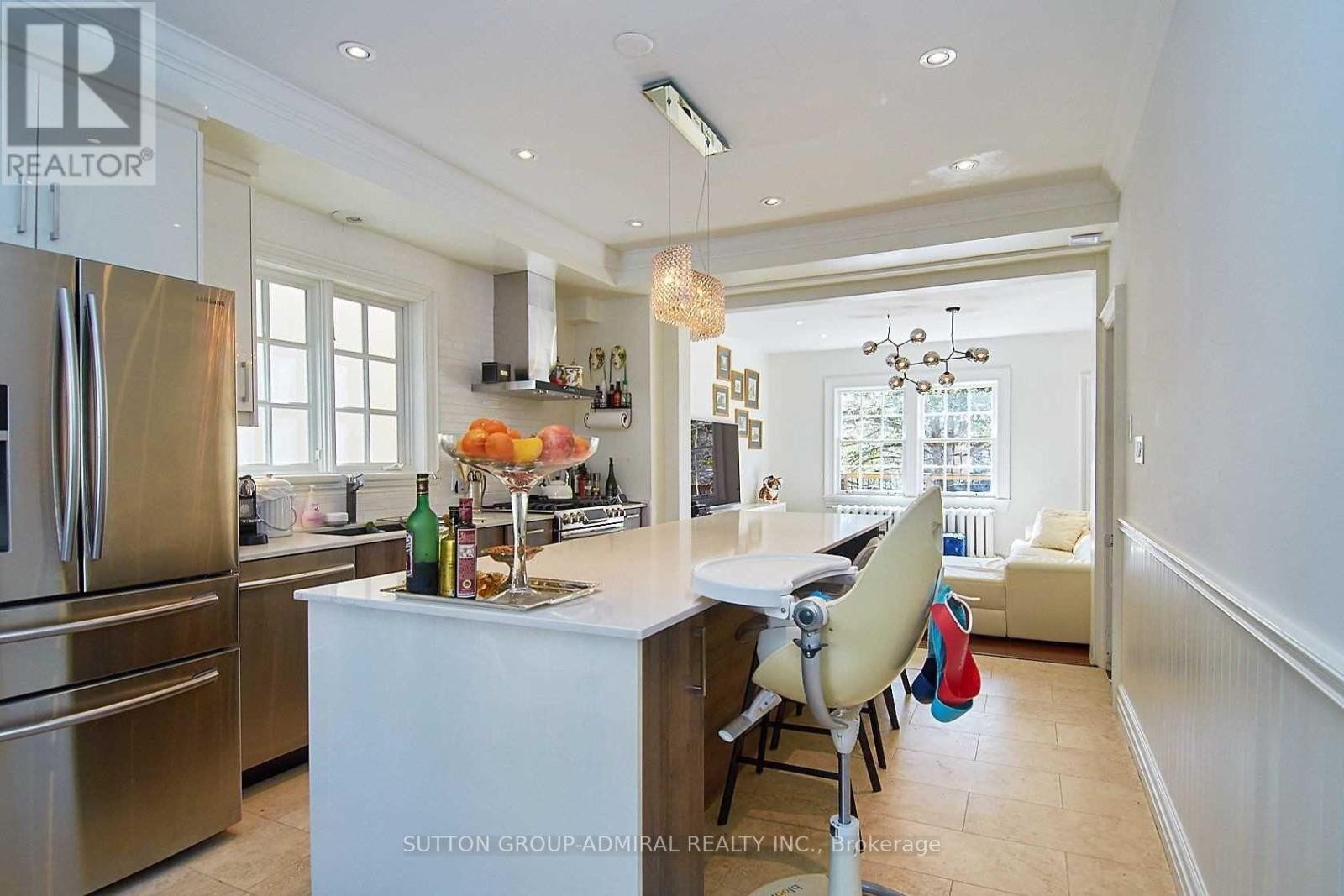 












63 HIGHLAND AVENUE

,
Toronto (Rosedale-Moore Park),




Ontario
M4W2A2

