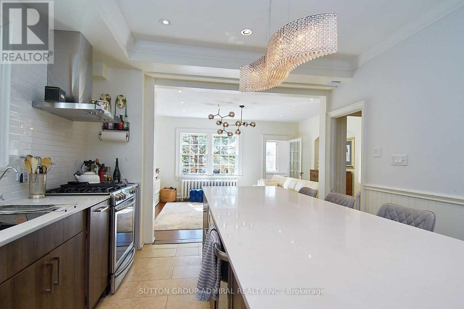 












63 HIGHLAND AVENUE

,
Toronto (Rosedale-Moore Park),




Ontario
M4W2A2

